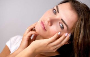 ACNE: CAUSE, SINTOMI, TRATTAMENTI E RIMEDI NATURALI brufolo rimedi
