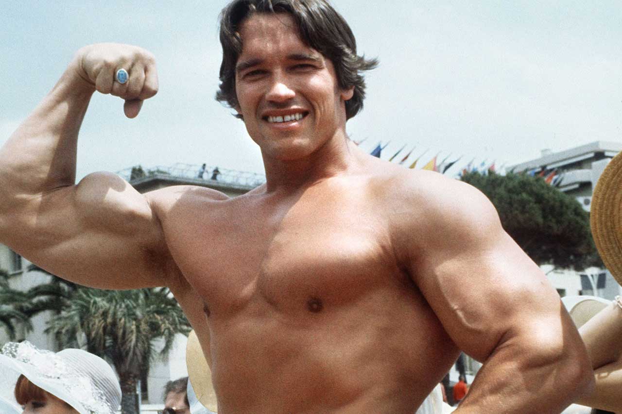 I MUSCOLI DI SCHWARZENEGGER GONFIATI DA SANGUE E INTEGRATORI