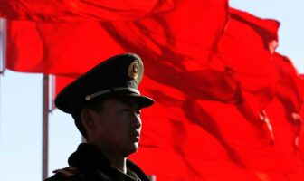 BANDIERA ROSSA SULL’INTERO PIANETA TERRA ?