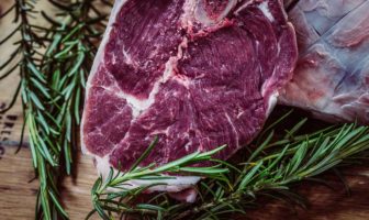 UNA SPICCATA PROPENSIONE PAPALE PER LE BISTECCHE