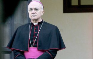 MONS. CARLO MARIA VIGANÒ: LA FARSA VIRALE CROLLERÀ