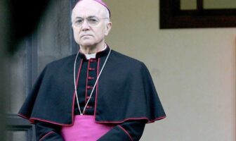 PASSO DOPO PASSO VERSO L’INFERNO VACCINALE