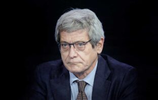 CLAMOROSE SMENTITE DEL PARADIGMA VIRALE