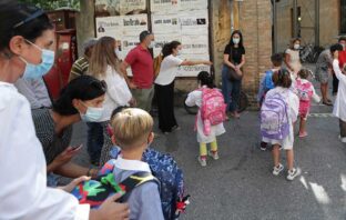 MIGLIAIA DI MAMME ANGOSCIATE NEL MANDARE I FIGLI A SCUOLA