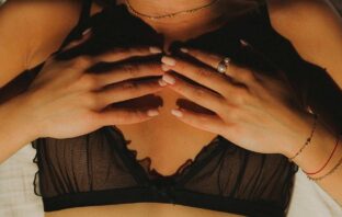 STRATEGIE NATURALI DI SALUTE MAMMARIA E RIFIUTO DI AGO-BIOPSIA AL SENO