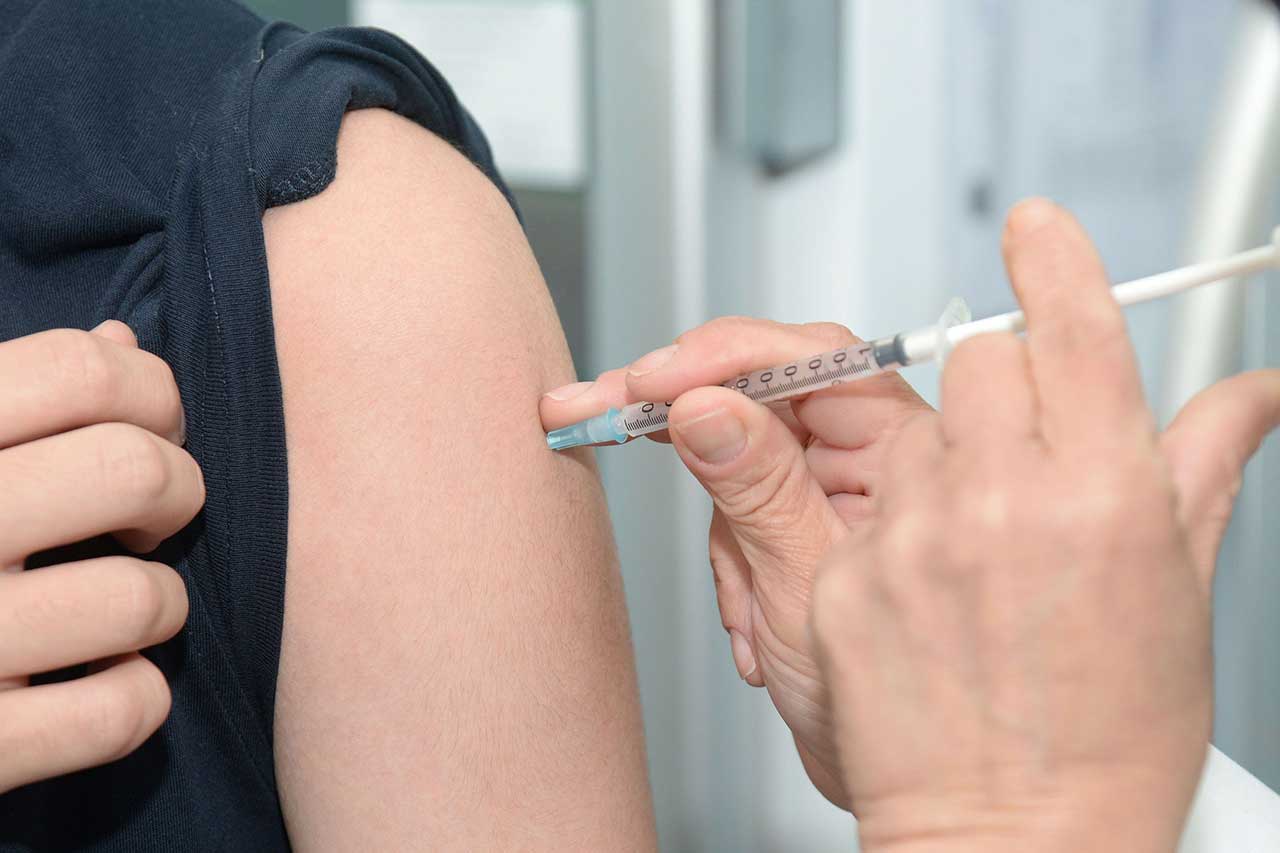 VACCINATO UGUALE MOLTIPLICATORE DI VARIANTI, CIOÈ UNTORE E DIFFUSORE DI PESTE