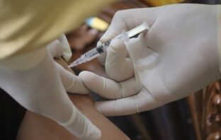 UNA SFIDA MONDIALE AD ESSERE SMENTITO SUI VACCINI